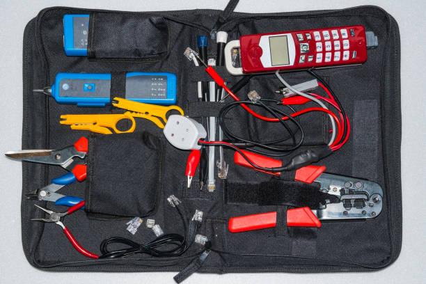 Background in which the equipment for internet installation is listed in a black bag