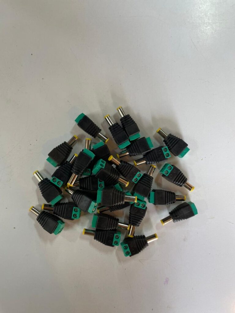 DC power connectors